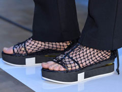 女鞋趋势速递--渔网元素鞋子